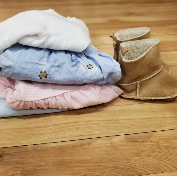 LAST CHANCE!**Lot of baby girls size 3 month dresses - Picture 2 of 10